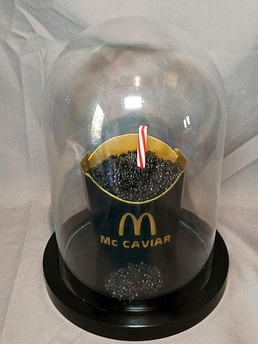 XTC Artist - Mc Caviar Black Red Straw, Antiek en Kunst, Kunst | Designobjecten
