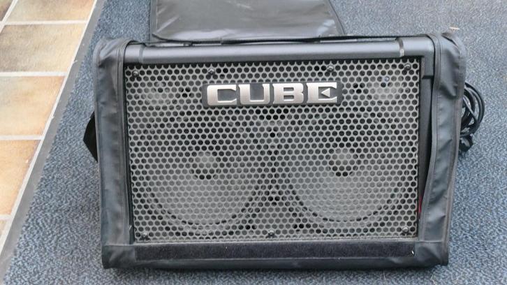 ROLAND CUBE STREET EX MOBIELE STEREO VERSTERKER - ALS NIEUW!, Muziek en Instrumenten, Versterkers | Bas en Gitaar, Zo goed als nieuw