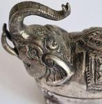 Oud-Khmer Zilver Medicijndoos in de vorm van een olifant -