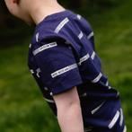 T-shirt Badr (aop blue text), Kinderen en Baby's, Kinderkleding | Maat 104, Nieuw, Jongen, Shirt of Longsleeve, Verzenden