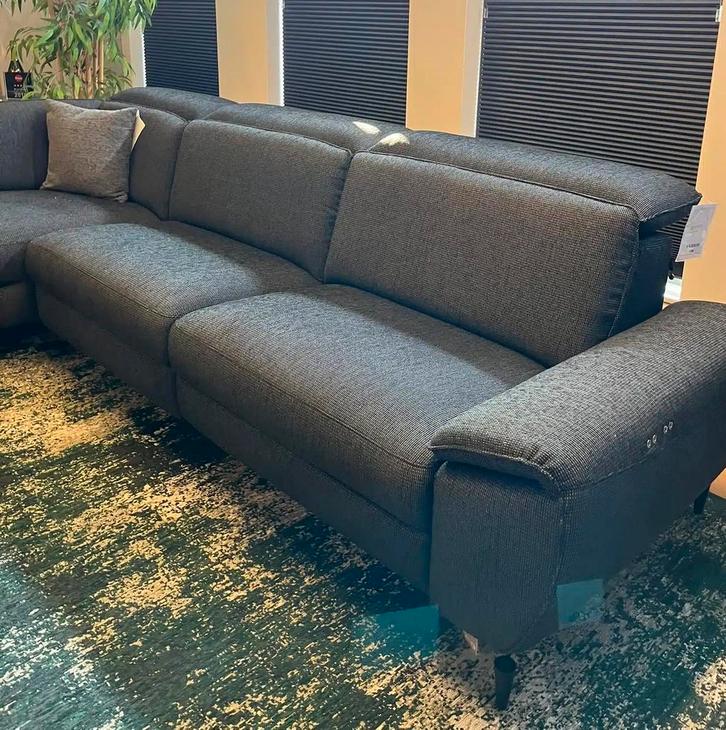 Sari hoekbank Rom1961 met relaxfunctie, Huis en Inrichting, Banken | Bankstellen, 250 tot 300 cm, 75 tot 100 cm, Hoekbank, Nieuw