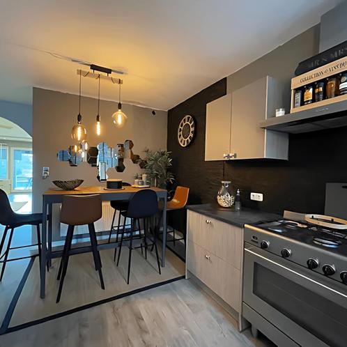 Gemeubileerde eengezinswoning met tuin en 4 slaapkamers, Huizen en Kamers, Kamers te huur, 50 m² of meer, Overige regio's