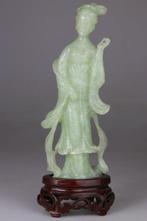 Kwanyin beeldhouwwerkje - Voetstuk en hout - Serpentine