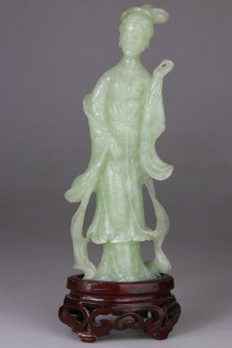 Kwanyin beeldhouwwerkje - Voetstuk en hout - Serpentine, Antiek en Kunst, Antiek | Overige Antiek