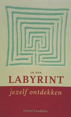 In Een Labyrinth Jezelf Ontdekken 9789025953058, Boeken, Gelezen, Gernot Candolini, Verzenden