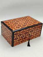 Sieradendoos - Juwelenkistje met een thuya-loep, volledig, Antiek en Kunst, Curiosa en Brocante