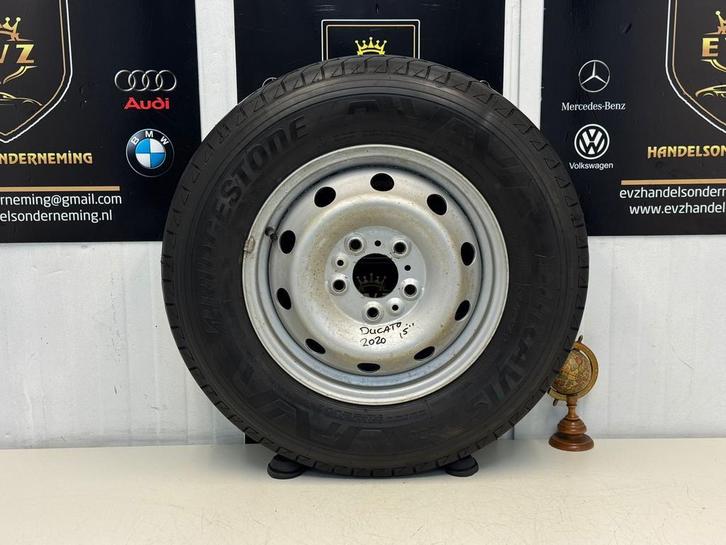 Fiat Ducato reservewiel band bj.2020 215/70R15C, Auto-onderdelen, Banden en Velgen, 15 inch, 215 mm, Gebruikt, Banden en Velgen