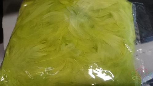 Veertjes LimeGroen +/- 5 gr Veertjes limeGroen, Hobby en Vrije tijd, Knutselen, Nieuw, Ophalen of Verzenden