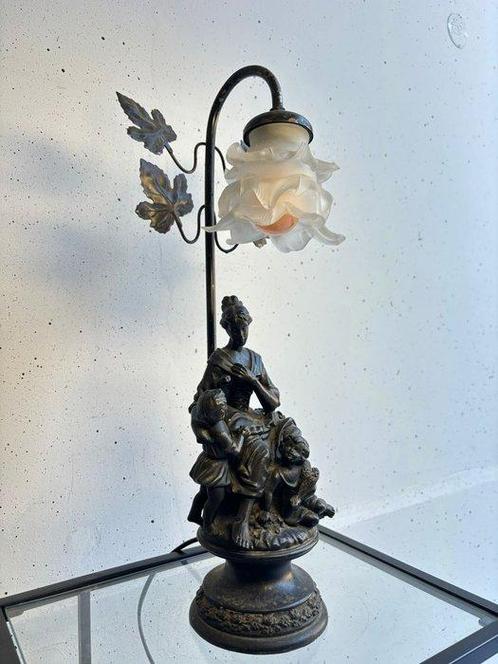Tafellamp met beeldje - Figuratieve Tafellamp in, Antiek en Kunst, Curiosa en Brocante