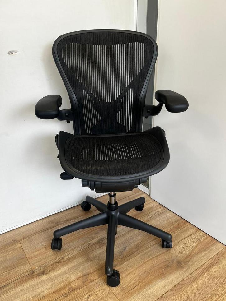 Herman Miller Aeron In Maat C - Ideaal Voor Langere Mensen!, Huis en Inrichting, Bureaustoelen, Bureaustoel, Zwart, Zo goed als nieuw