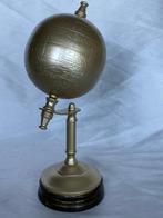 Globe - 1960-1970 - Vintage wereldbol van metaal en hout., Antiek en Kunst