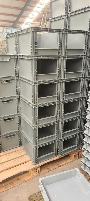 Magazijnbak 400x300x220mm met grijpopening, stapelbaar beschikbaar voor biedingen