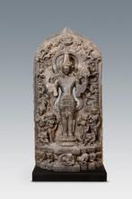 Indië Steen Stele van Surya, de hindoeïstische zonnegod., Verzamelen, Mineralen en Fossielen