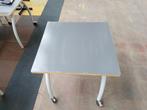LANDE tafel met MDF blad 80x80 met 2 wielen, grijs -