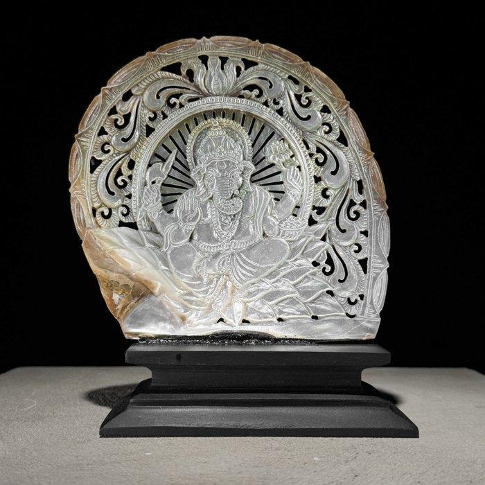 Zeer fijn gesneden parelmoeren schelp - Ganesha-motief -, Antiek en Kunst, Kunst | Designobjecten