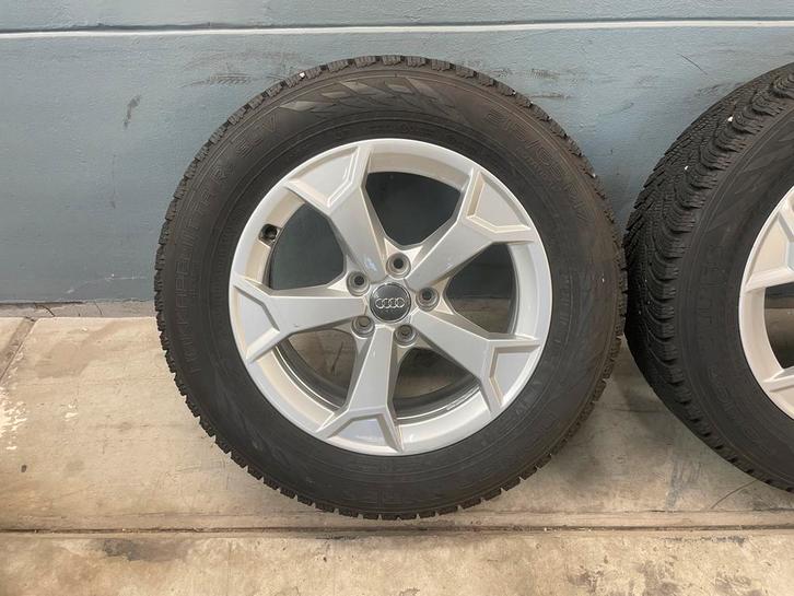 Audi Q3 – Originele 17 inch winterset met Nokian banden, Auto-onderdelen, Banden en Velgen, 17 inch, BOVAG lid, Winterbanden, 215 mm