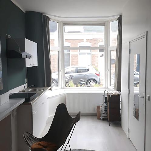 Gestoffeerde Studio aan van Asbeckstraat gevonden in Leeuwar, Huizen en Kamers, Kamers te huur, 20 tot 35 m², Leeuwarden