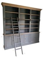 Boekenkast grijs met eiken lijsten en trap 260 x 240cm, Huis en Inrichting, Kasten | Boekenkasten, Ophalen of Verzenden, Nieuw