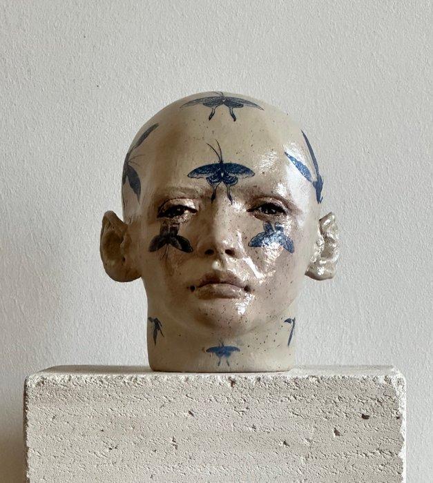 Aga Koncka - Head with Butterflies - Caramic Sculpture., Antiek en Kunst, Kunst | Designobjecten