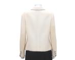 Crèmekleurige Chanel blazer met embleem (2005), Kleding | Dames, Jasjes, Kostuums en Pakken, Nieuw