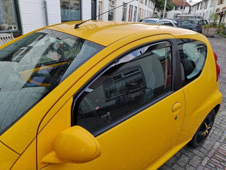 Zijwindschermen donker tbv Citroen C1 / Peugeot 107 / Toyota, Fietsen en Brommers, Fietsaccessoires | Fietsstoeltjes, Zo goed als nieuw