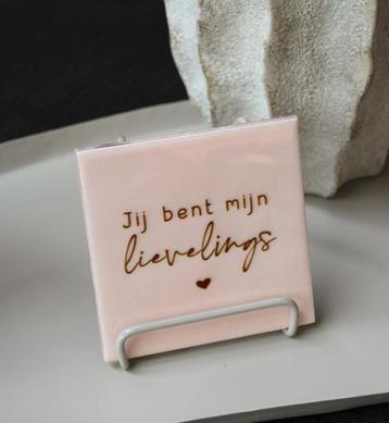 Tegeltje met tekst - Decoratie - Inclusief standaard beschikbaar voor biedingen