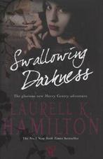 Swallowing darkness by Laurell K Hamilton (Hardback), Boeken, Verzenden, Gelezen, Laure Hamilton