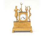 Een vuurverguld bronzen Charles X schouwpendule, Frankrijk, Gebruikt