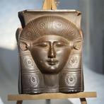 Hoofd van een figuur - Sculpture of the head of Hathor from