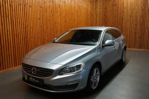 NR. 027 Volvo V60 2.4 D5 AWD TWIN ENGINE MOMENTUM AUTOMAAT, Auto's, Volvo, Dealer onderhouden, Onderhoudsboekje, Automaat, Stationwagon