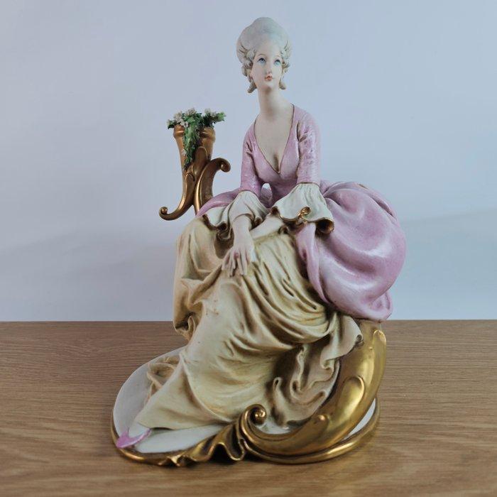 Capodimonte, Giuseppe Cappè - Beeldje - Seated lady with, Antiek en Kunst, Antiek | Glas en Kristal