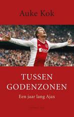 Tussen godenzonen 9789400402577 Auke Kok, Verzenden, Gelezen, Auke Kok