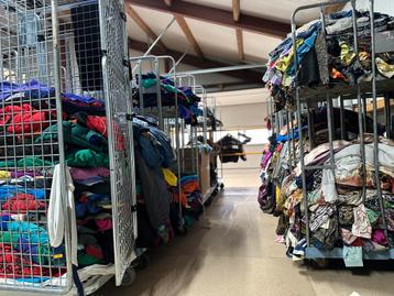 Partij kleding/vintage/wholesale handpick beschikbaar voor biedingen