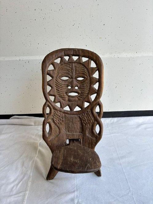 Stoel - Traditionele Afrikaanse stoel met figuratief, Antiek en Kunst, Kunst | Niet-Westerse kunst
