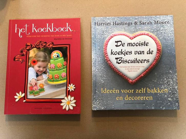 2 Boeken - Traditionele Koekjes Bakken en Decoreren, Boeken, Kookboeken, Taart, Gebak en Desserts, Zo goed als nieuw, Ophalen of Verzenden