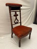 Stoel - Gebedstoel met Religieuze Symboliek en Fijn