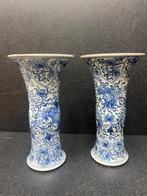 Porselein 2 stuks Chinese blauw-witte porseleinen ‘KangXi’, Antiek en Kunst