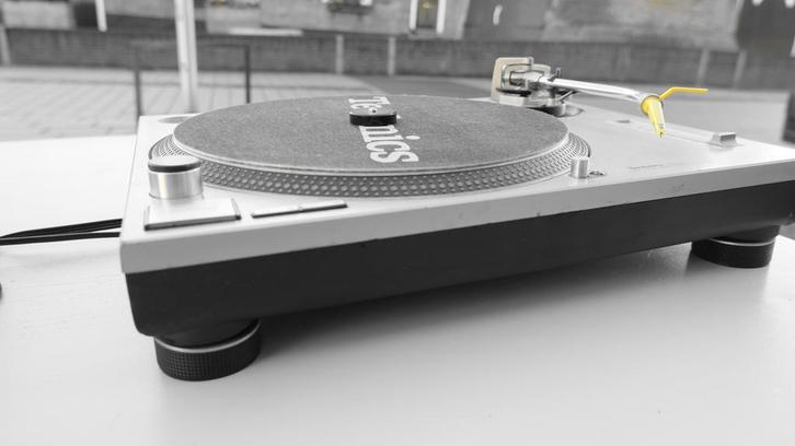 Technics SL-1200 draaitafel huren, Muziek en Instrumenten, Dj-sets en Draaitafels, Draaitafel, Zo goed als nieuw, Technics, Ophalen