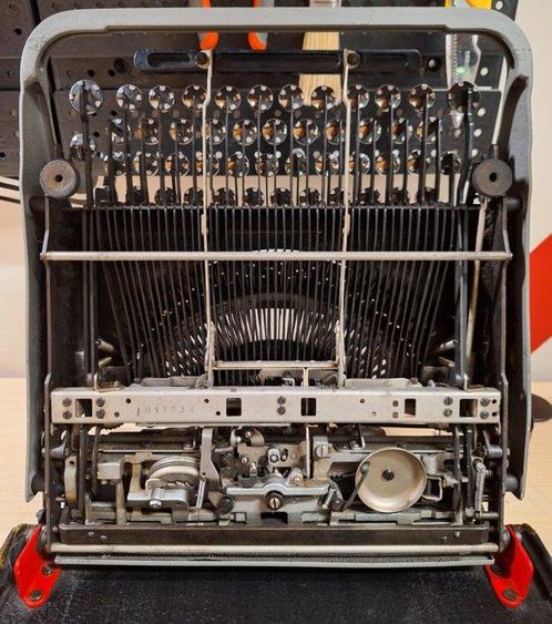 Aldo Magnelli - Olivetti, Invicta MP1 - Schrijfmachine -, Antiek en Kunst, Kunst | Designobjecten
