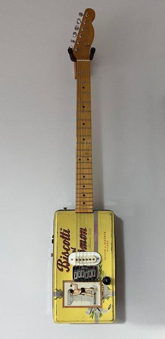 Fatto a mano - cigar box Plasmon - - Elektrische gitaar -, Muziek en Instrumenten, Snaarinstrumenten | Gitaren | Akoestisch