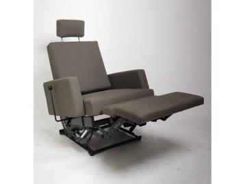 Lensvelt Lazy Modernist “Atelier Van Liesvelt” Fauteuil beschikbaar voor biedingen