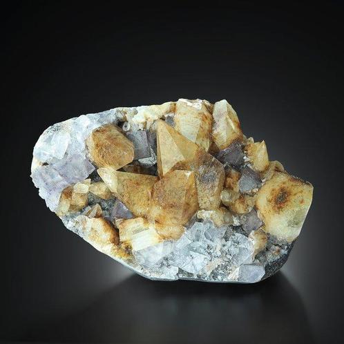 225g Mooi FLUORIET met hondenbeet CALCIT uit Dashing Mine,, Verzamelen, Mineralen en Fossielen