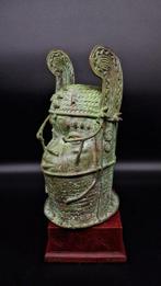 Prachtige OBA-hoofd van brons - Hoogte 34 - beni-edo -