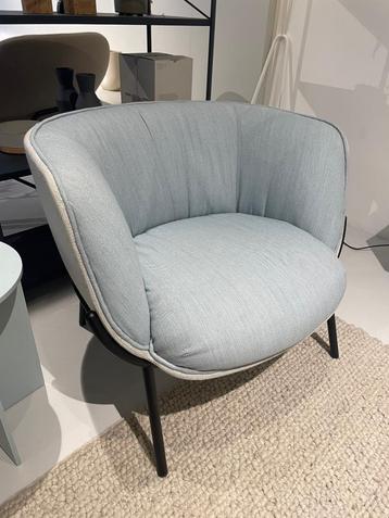 Infiniti Bom Bom fauteuil grijs met blauw showmodel €899,- beschikbaar voor biedingen