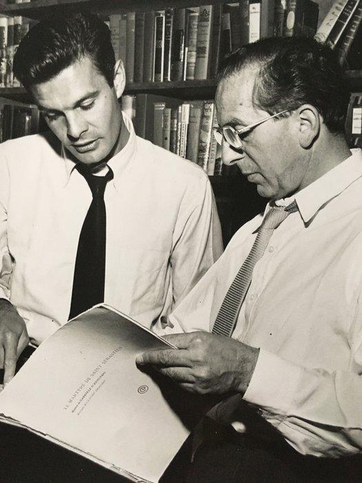 Rothschild Photo (Los Angeles) - (2x) Louis Jourdan French, Verzamelen, Film en Tv