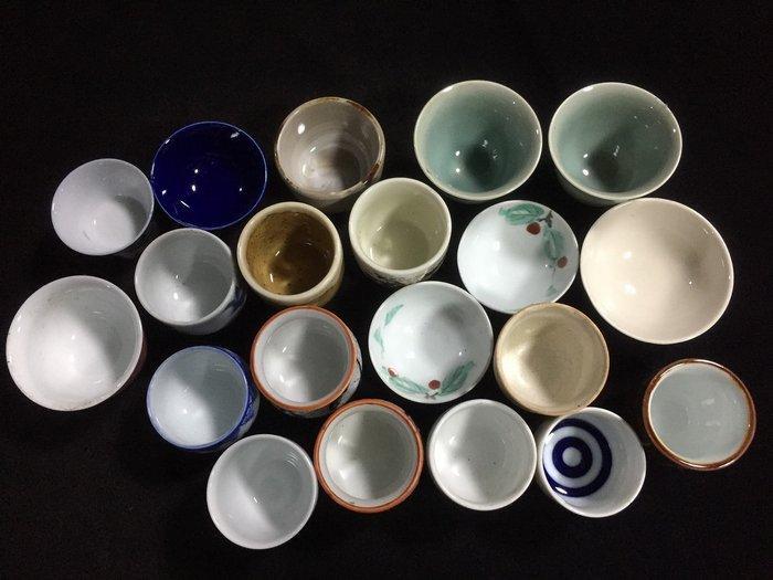 Japanese - Beeld, Set of 20 / Signed / Japanese Vintage Sake, Antiek en Kunst, Antiek | Speelgoed