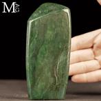 Zeer waardevol mineralenmonster - nephriet jade uit, Verzamelen