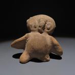 Maya Terracotta Ocarina figuur. 600 - 900 n.Chr. 6,2 cm H.
