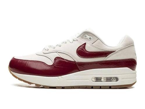Nike Air Max 1 LX Team Red - Maat 37.5 EU, Kleding | Heren, Schoenen, Ophalen of Verzenden