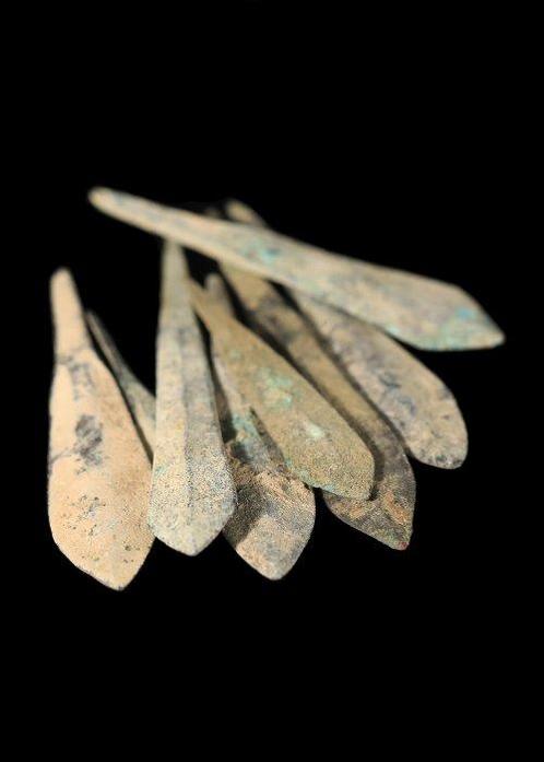 Anatolisch Brons Groep platte pijlpunten (8) (Zonder, Antiek en Kunst, Antiek | Overige Antiek